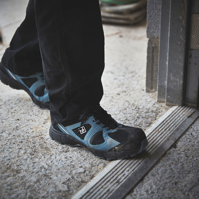 Composite toe shop walking shoes